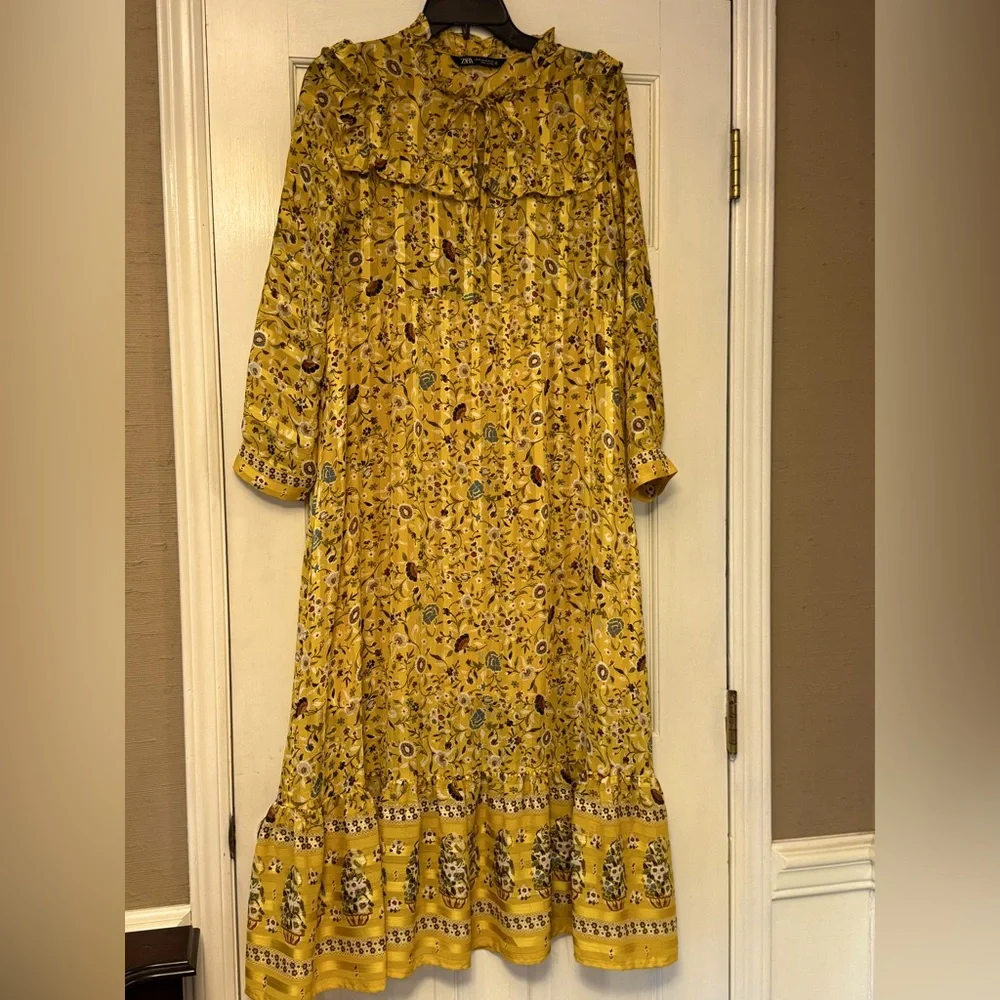 zara yellow floral dress | Dresses | Zara Ruffle ZARA SATIN EFFECT YELLOW PRINTED
